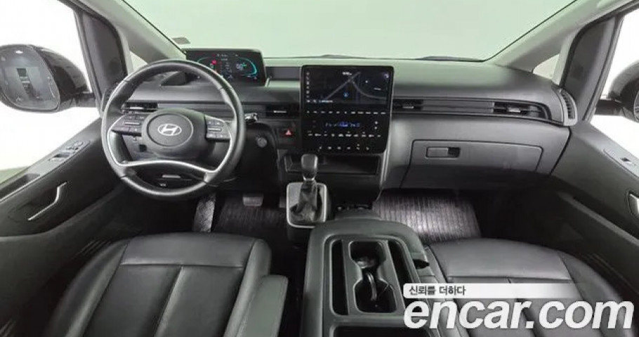Hyundai Staria 