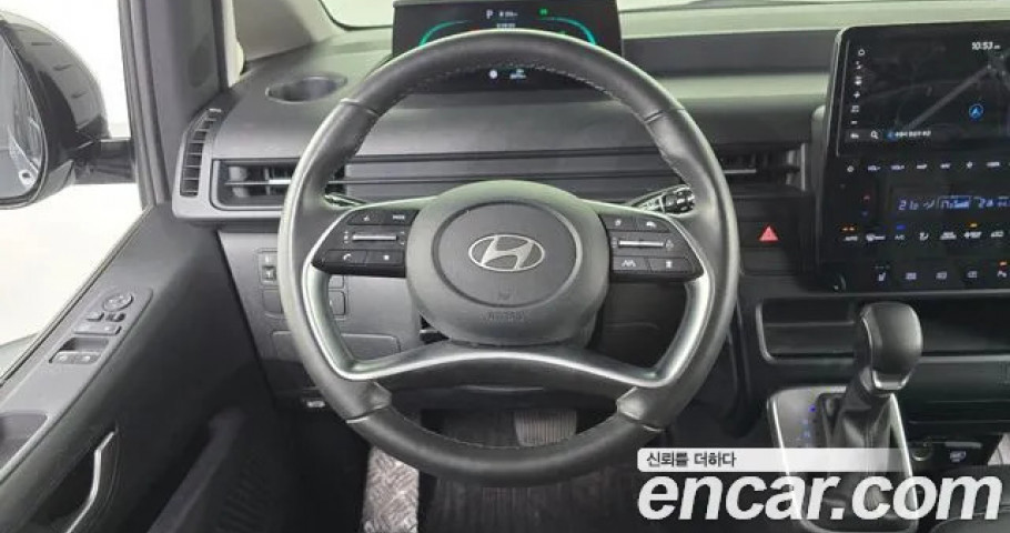 Hyundai Staria 