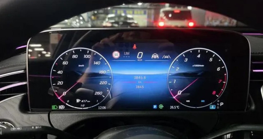 Mercedes-Benz E-Class 