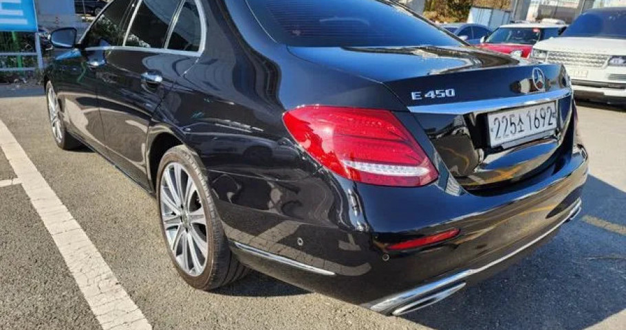 Mercedes-Benz E-Class 