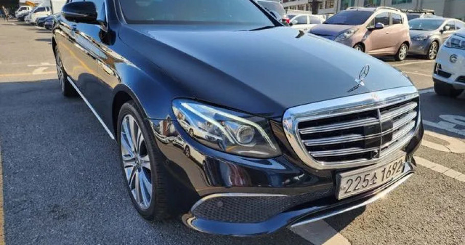 Mercedes-Benz E-Class 