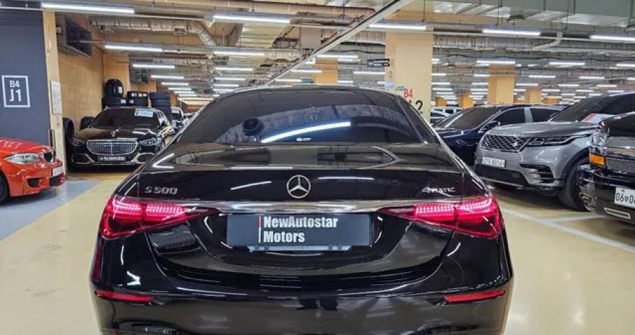 Mercedes-Benz S-Class 