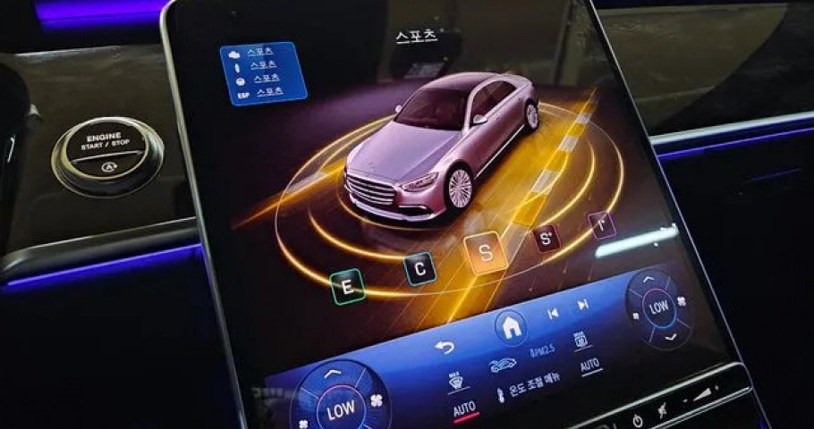 Mercedes-Benz S-Class 