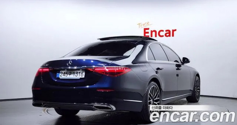 Mercedes-Benz S-Class 