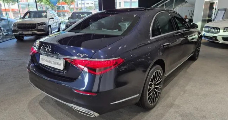 Mercedes-Benz S-Class 