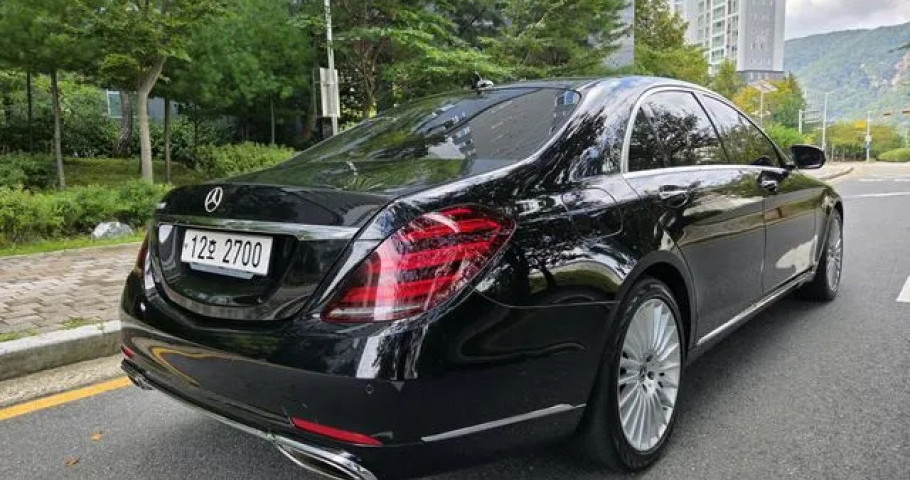 Mercedes-Benz S-Class 