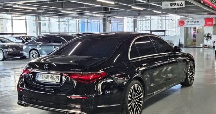 Mercedes-Benz S-Class 