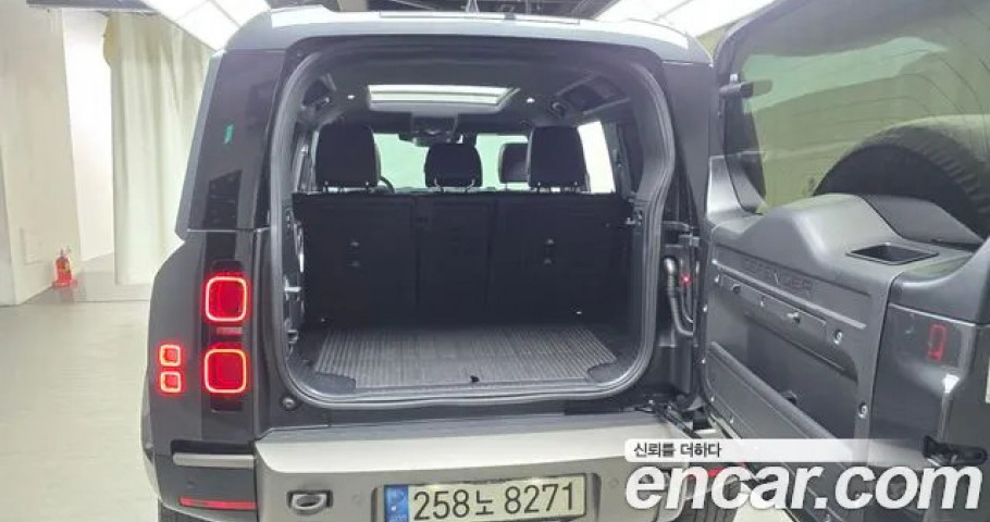 Land Rover Defender 