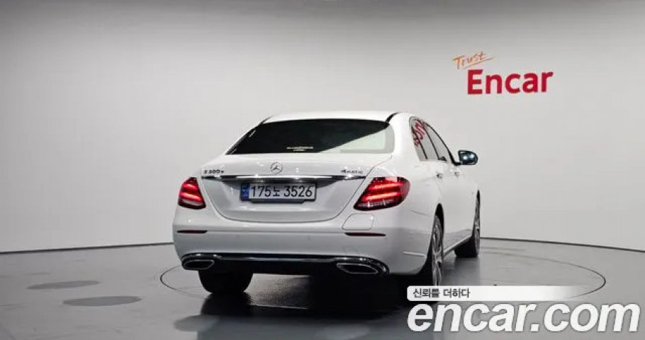 Mercedes-Benz E-Class 