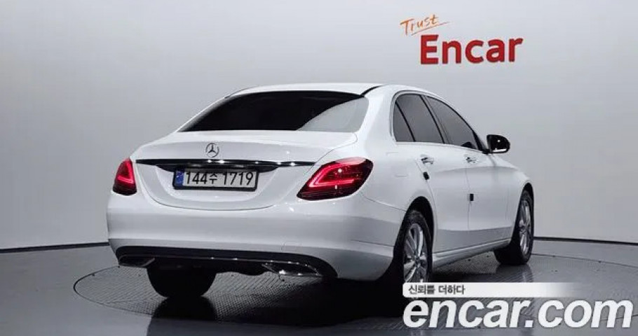 Mercedes-Benz C-Class 