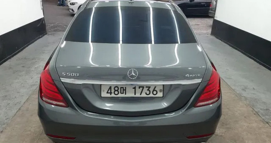 Mercedes-Benz S-Class 