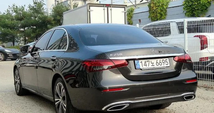 Mercedes-Benz E-Class 