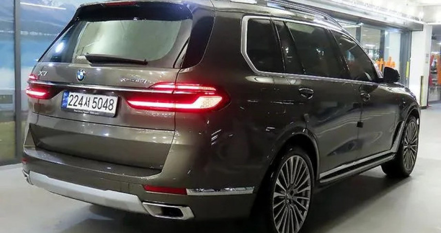 BMW X7 