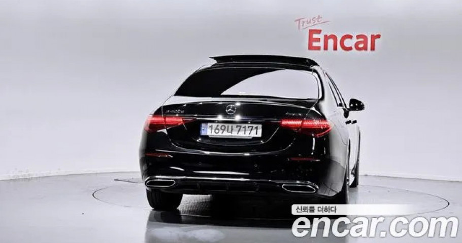 Mercedes-Benz S-Class 