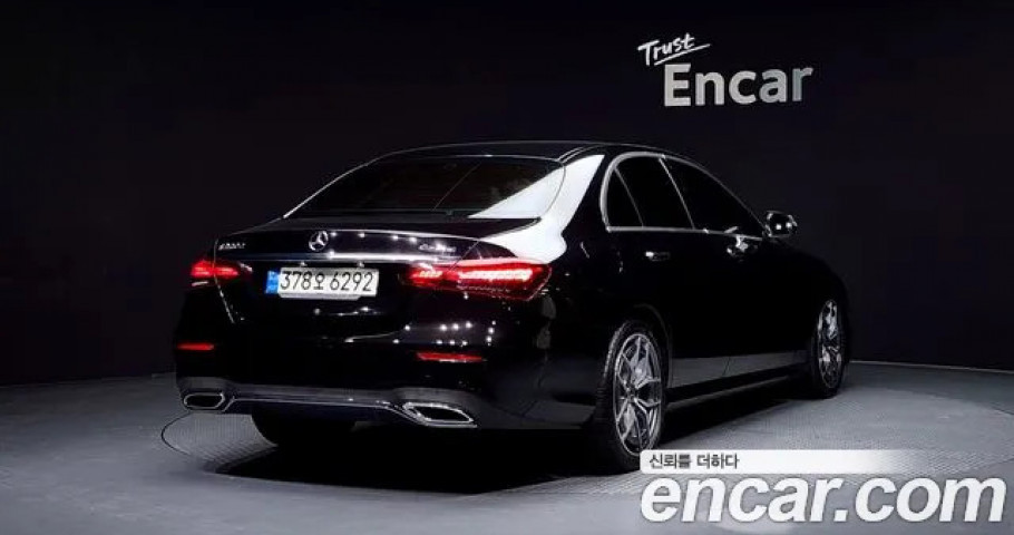 Mercedes-Benz E-Class 