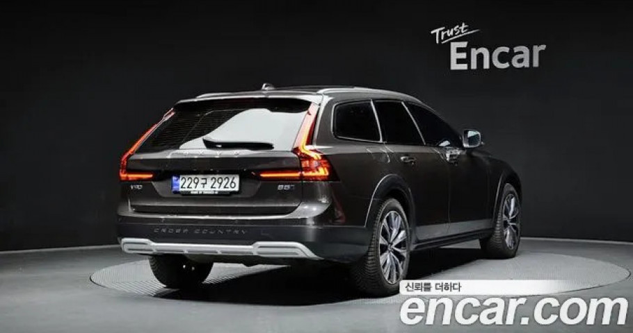Volvo V90 