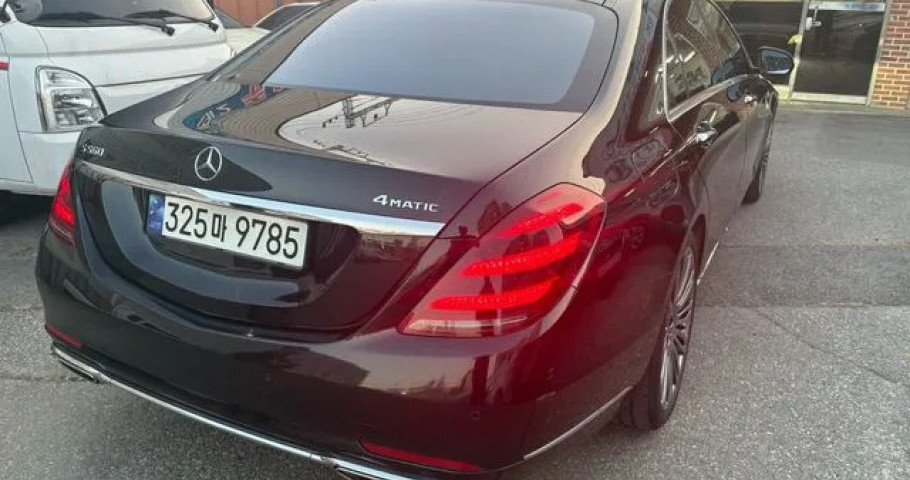 Mercedes-Benz S-Class 