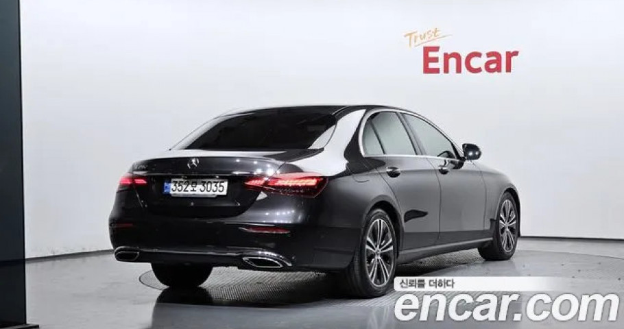 Mercedes-Benz E-Class 