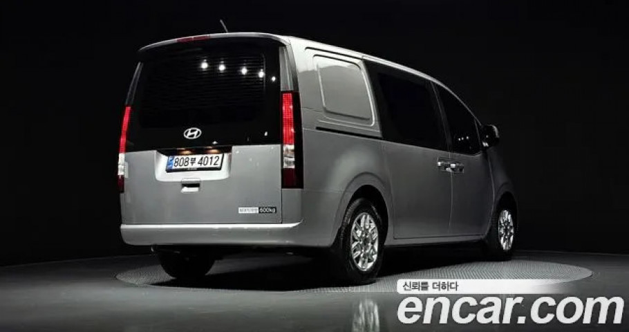 Hyundai Staria 