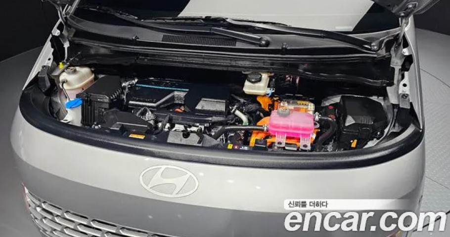 Hyundai Staria 