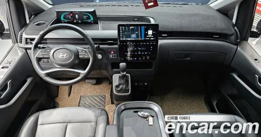 Hyundai Staria 