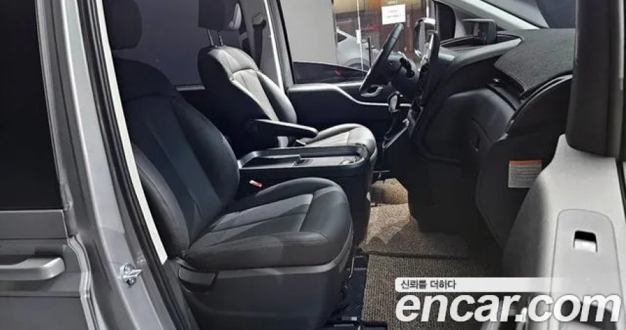 Hyundai Staria 