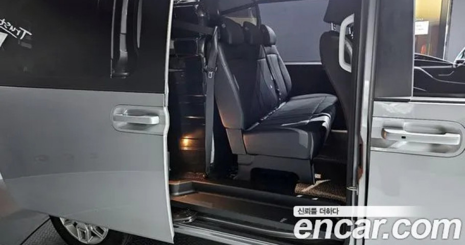 Hyundai Staria 