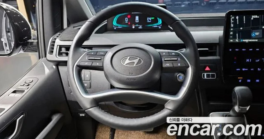 Hyundai Staria 