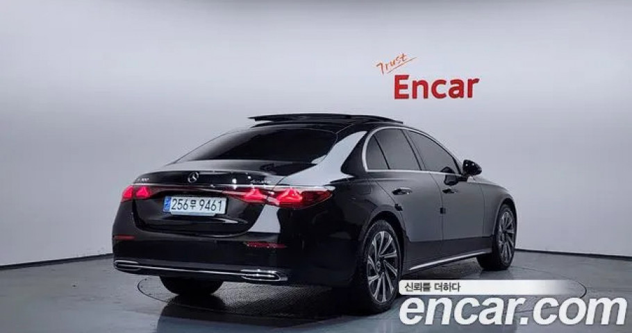Mercedes-Benz E-Class 