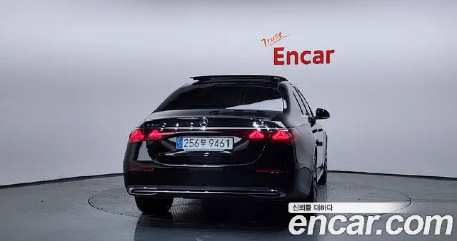 Mercedes-Benz E-Class 