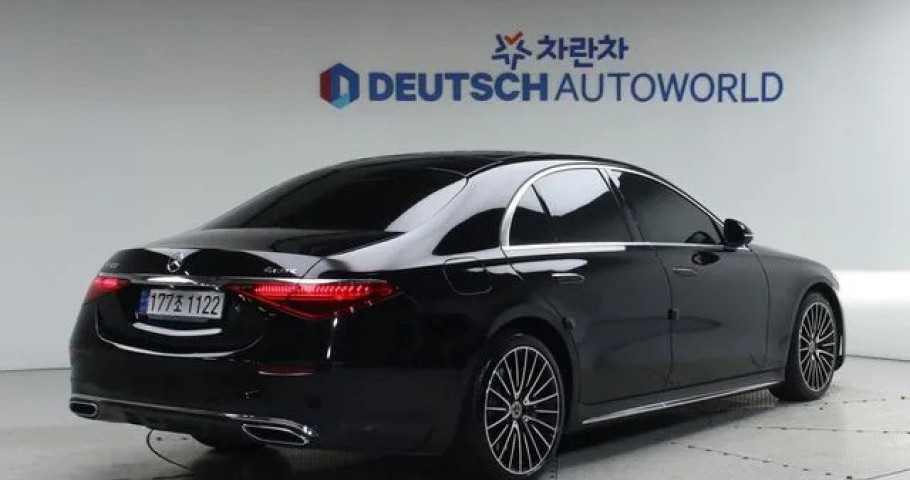 Mercedes-Benz S-Class 