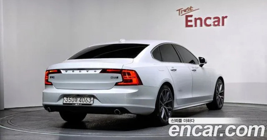 Volvo S90 