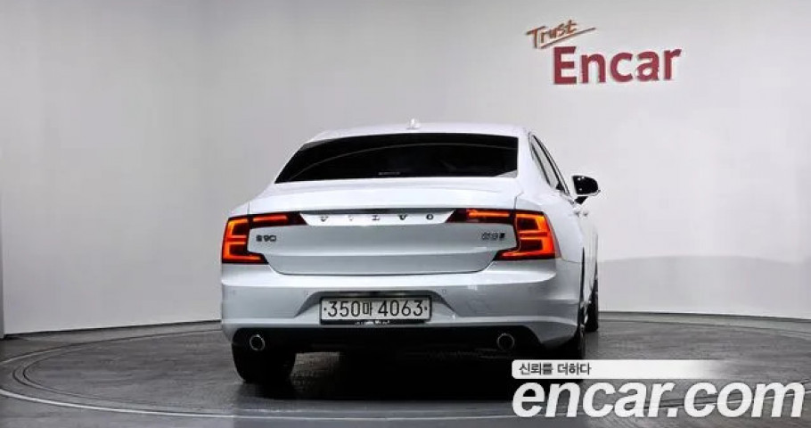 Volvo S90 