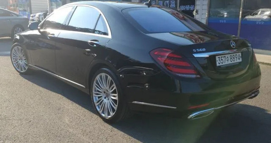 Mercedes-Benz S-Class 