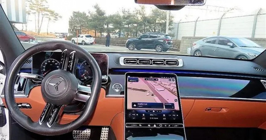 Mercedes-Benz S-Class 