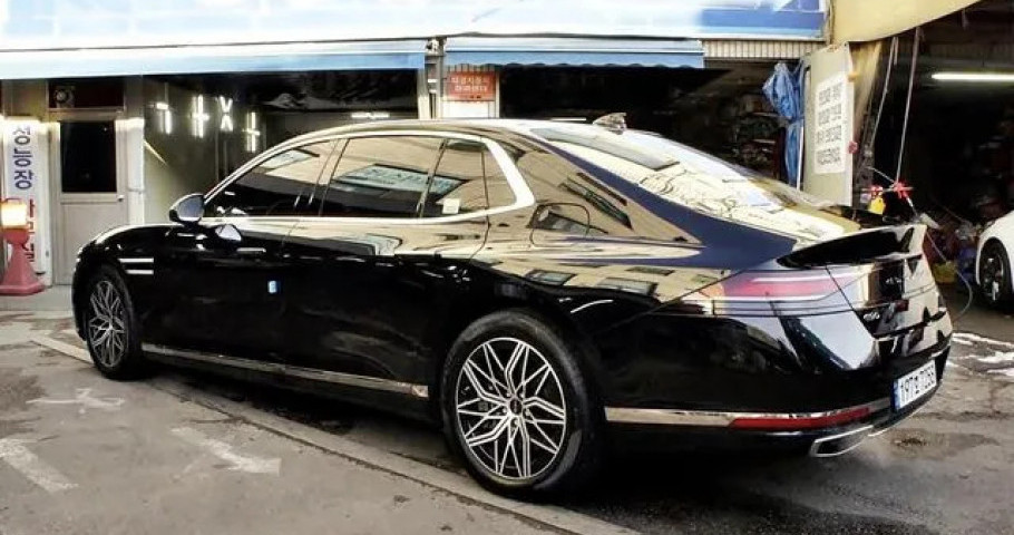 Genesis G90 