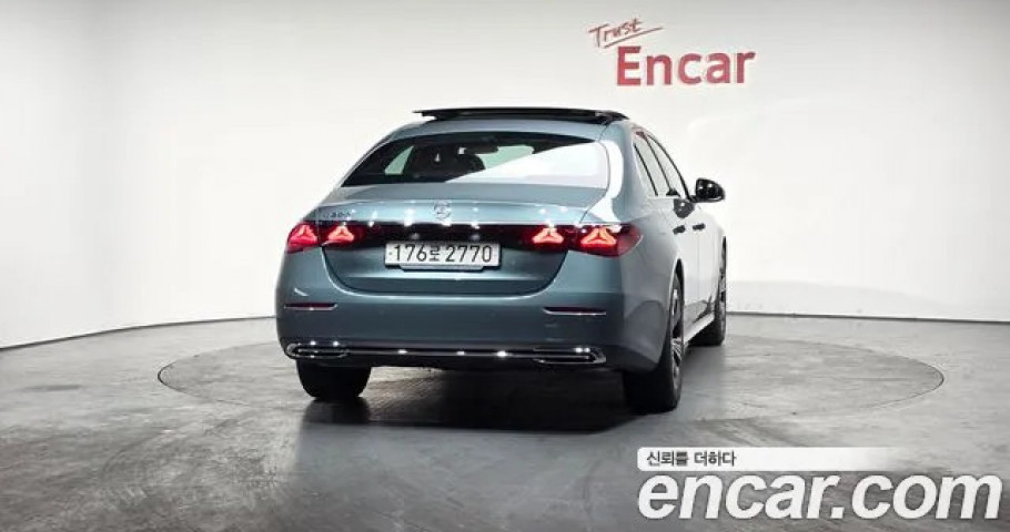 Mercedes-Benz E-Class 