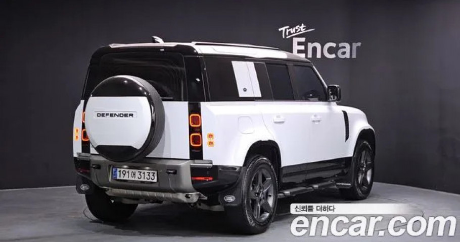 Land Rover Defender 