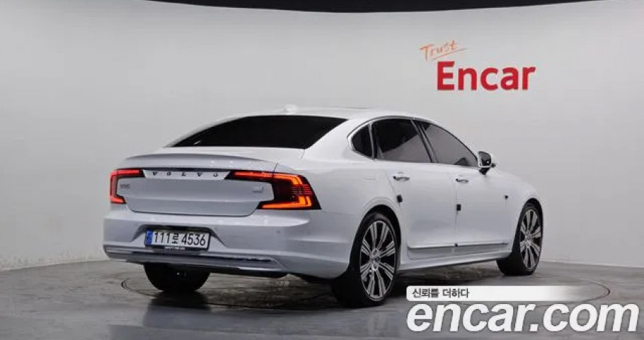 Volvo S90 