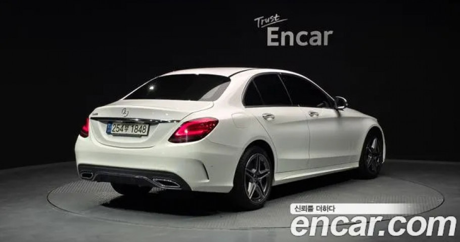 Mercedes-Benz C-Class 