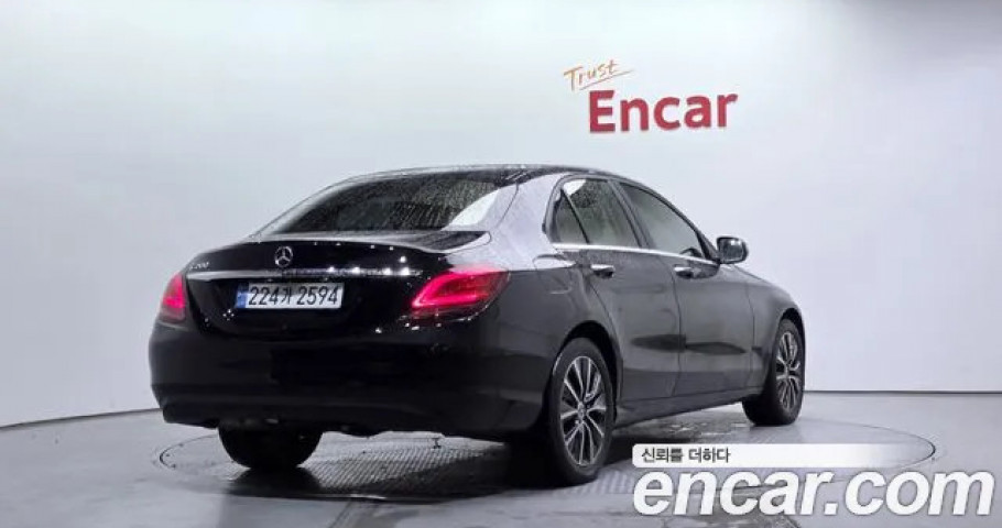 Mercedes-Benz C-Class 