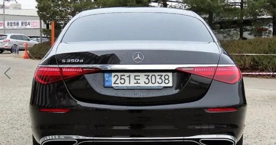 Mercedes-Benz S-Class 