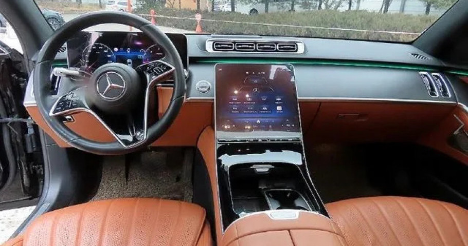 Mercedes-Benz S-Class 