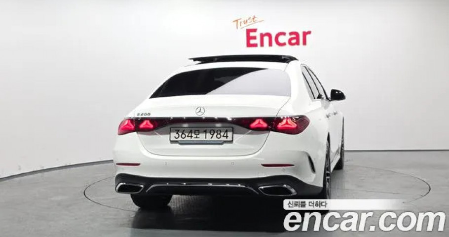 Mercedes-Benz E-Class 