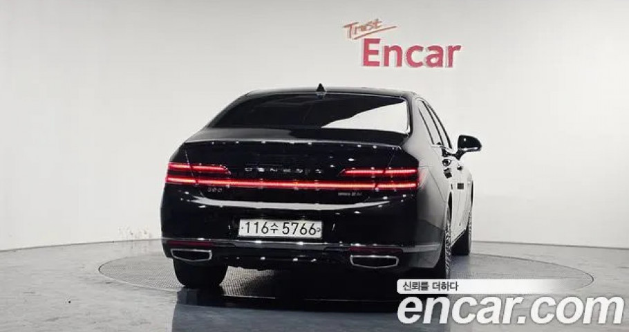 Genesis G90 