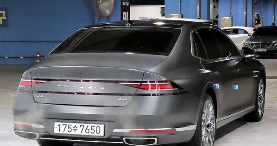 Genesis G90 