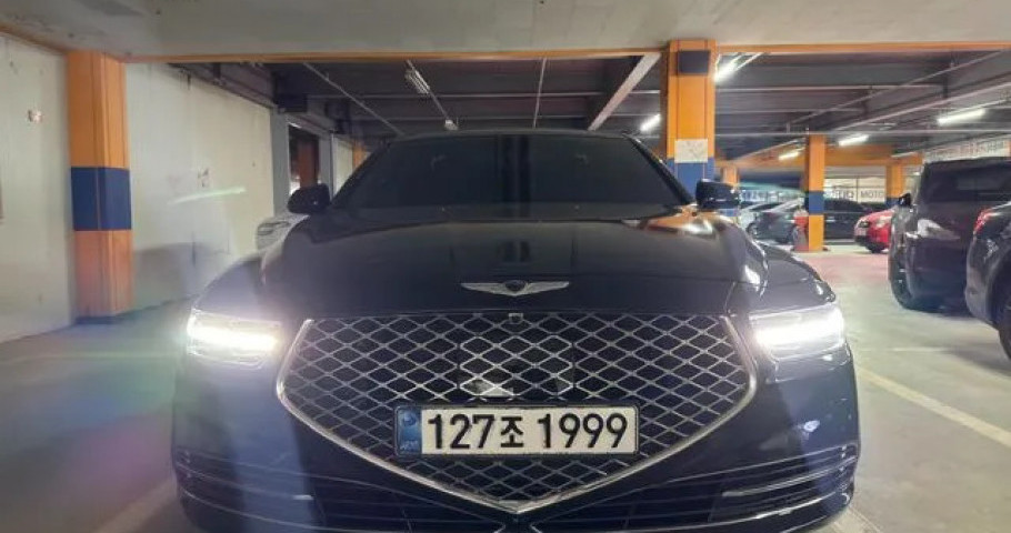 Genesis G90 