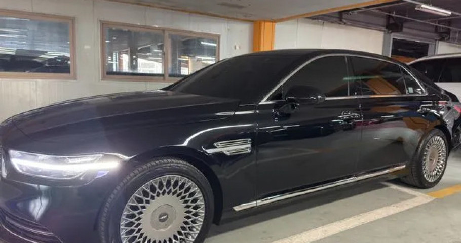 Genesis G90 