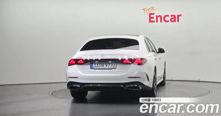 Mercedes-Benz E-Class 