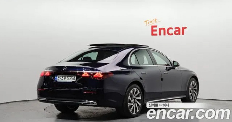 Mercedes-Benz E-Class 